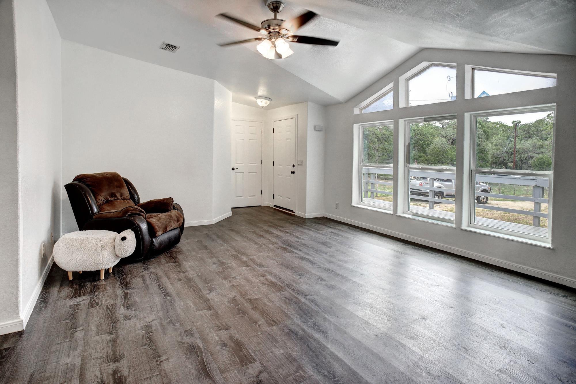 127 Serenity Dr Property Photo 4