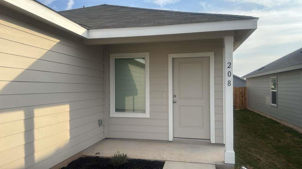 208 Skyfire St Property Photo 2