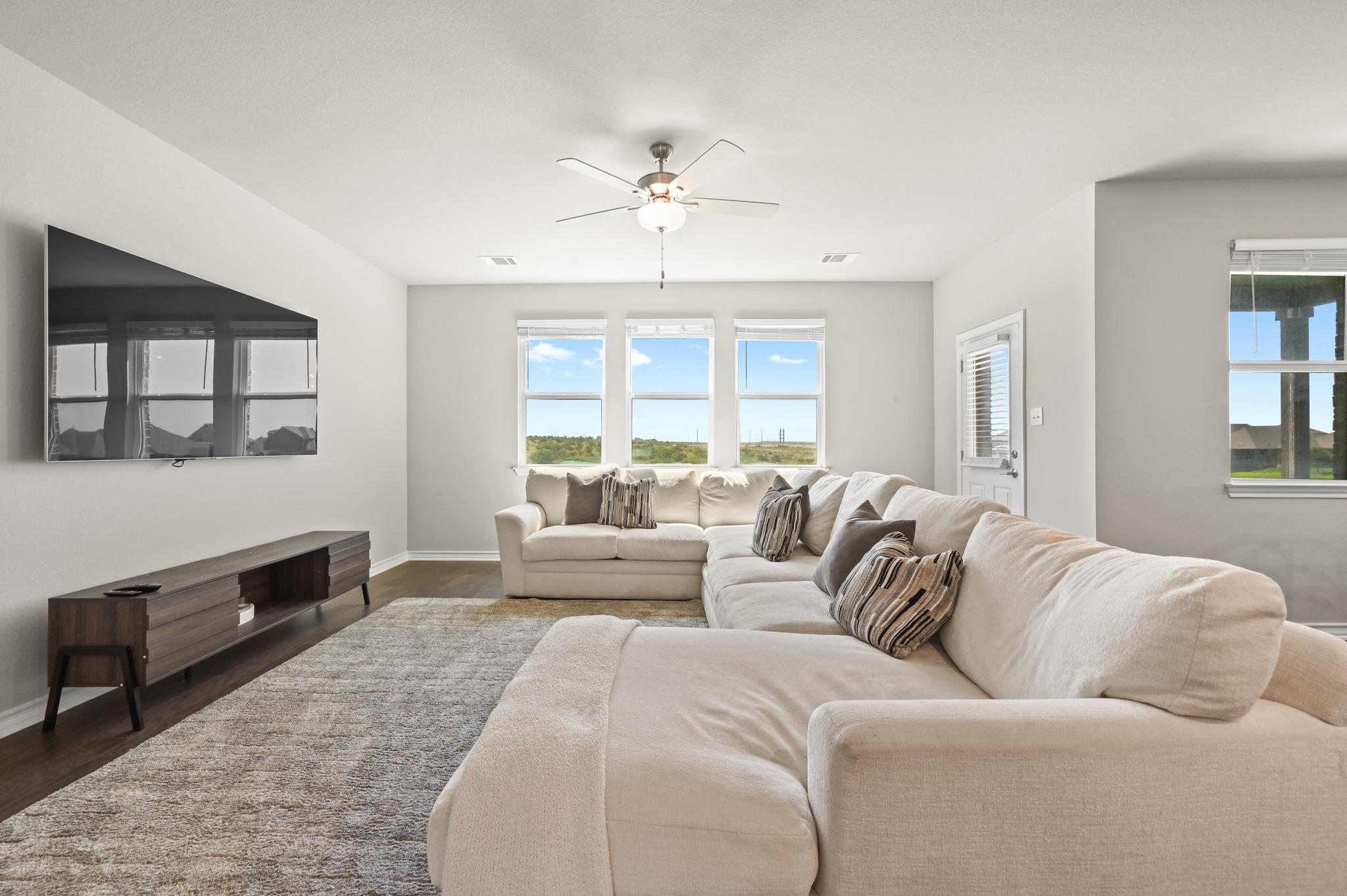 488 Pepperbark Loop Property Photo 7