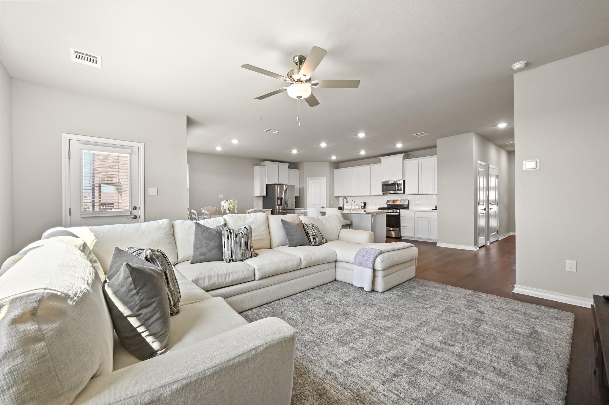 488 Pepperbark Loop Property Photo 9