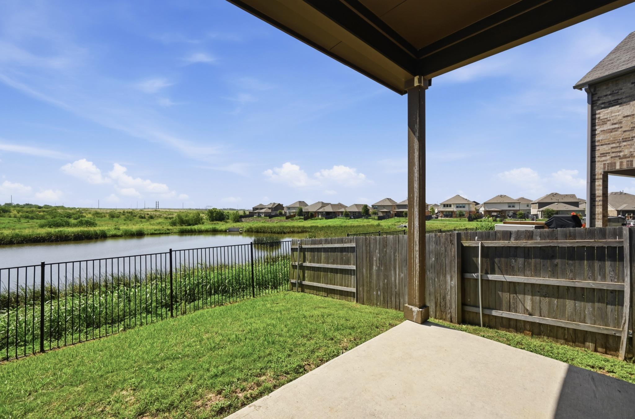 488 Pepperbark Loop Property Photo 27