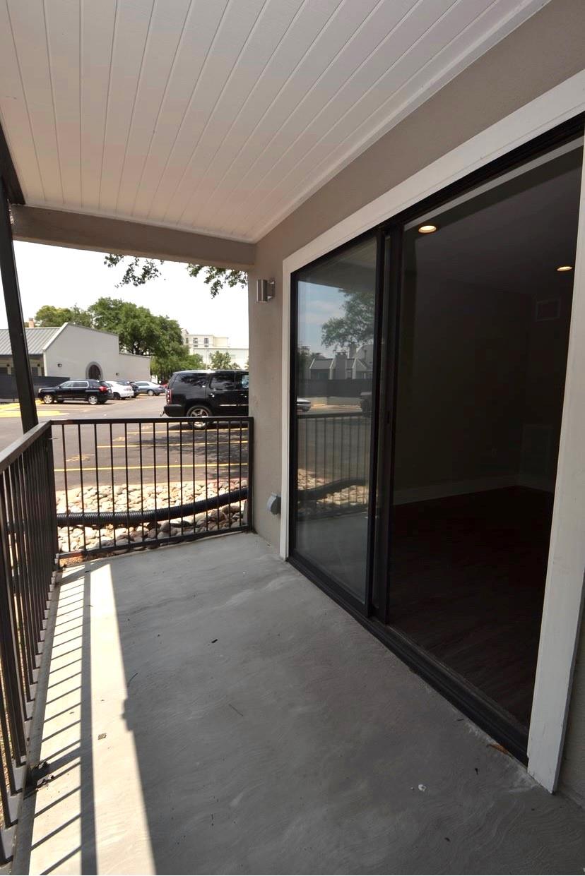 935 La Posada Dr #141 Property Photo 11
