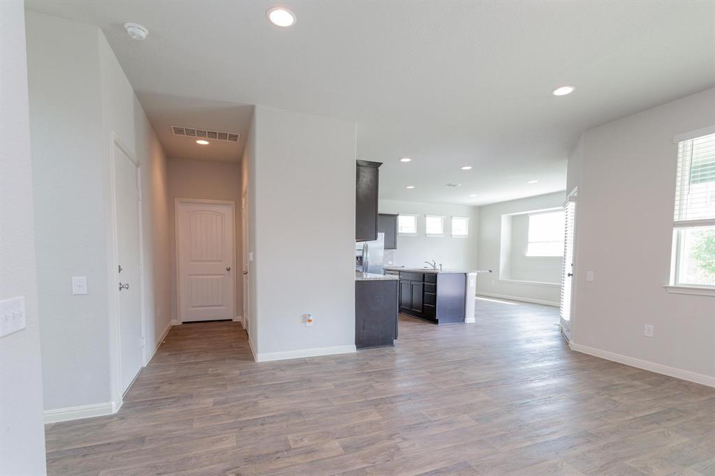 14614 Frankel Loop Property Photo 3