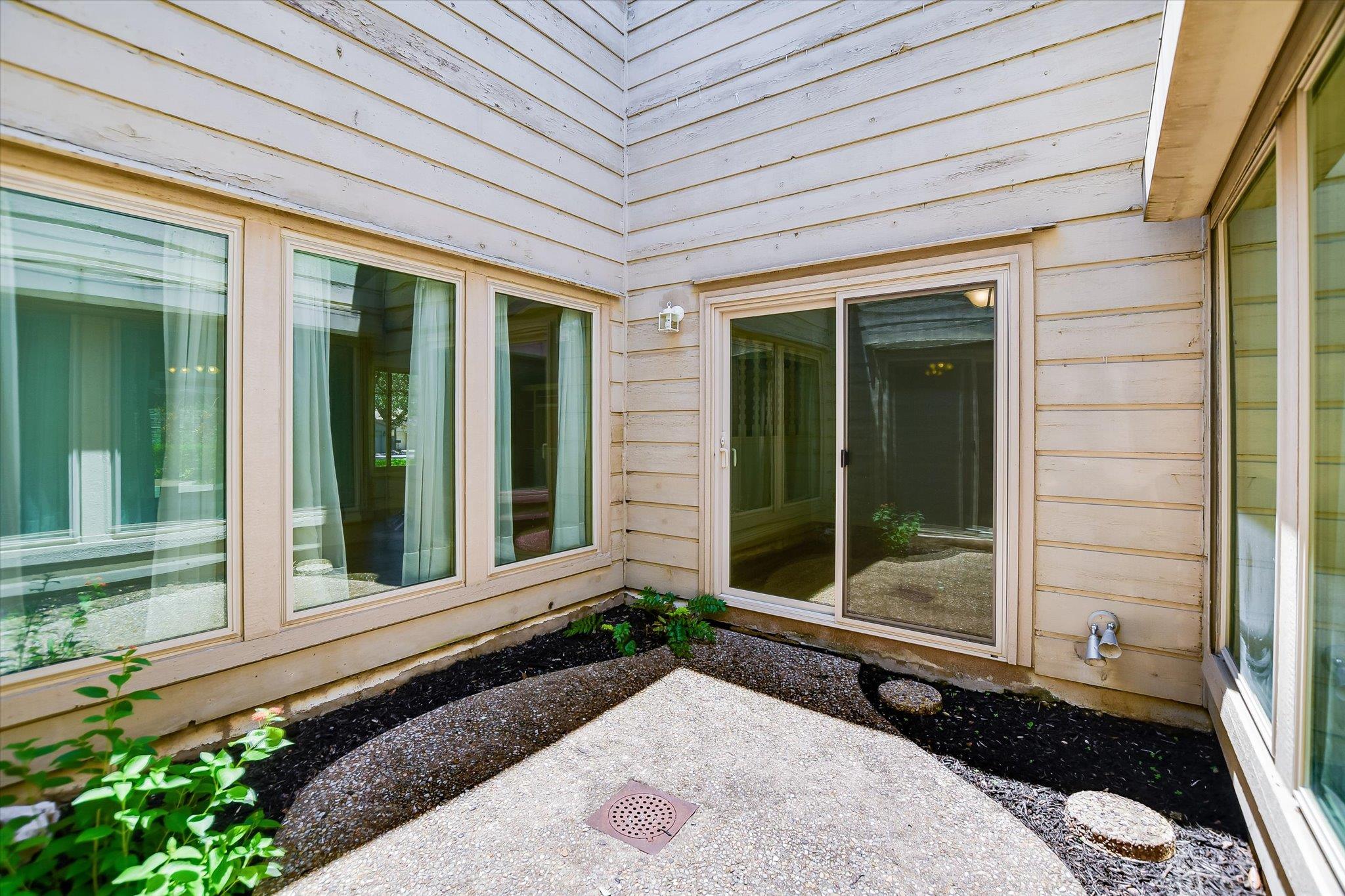 8113 East Ct Property Photo 7