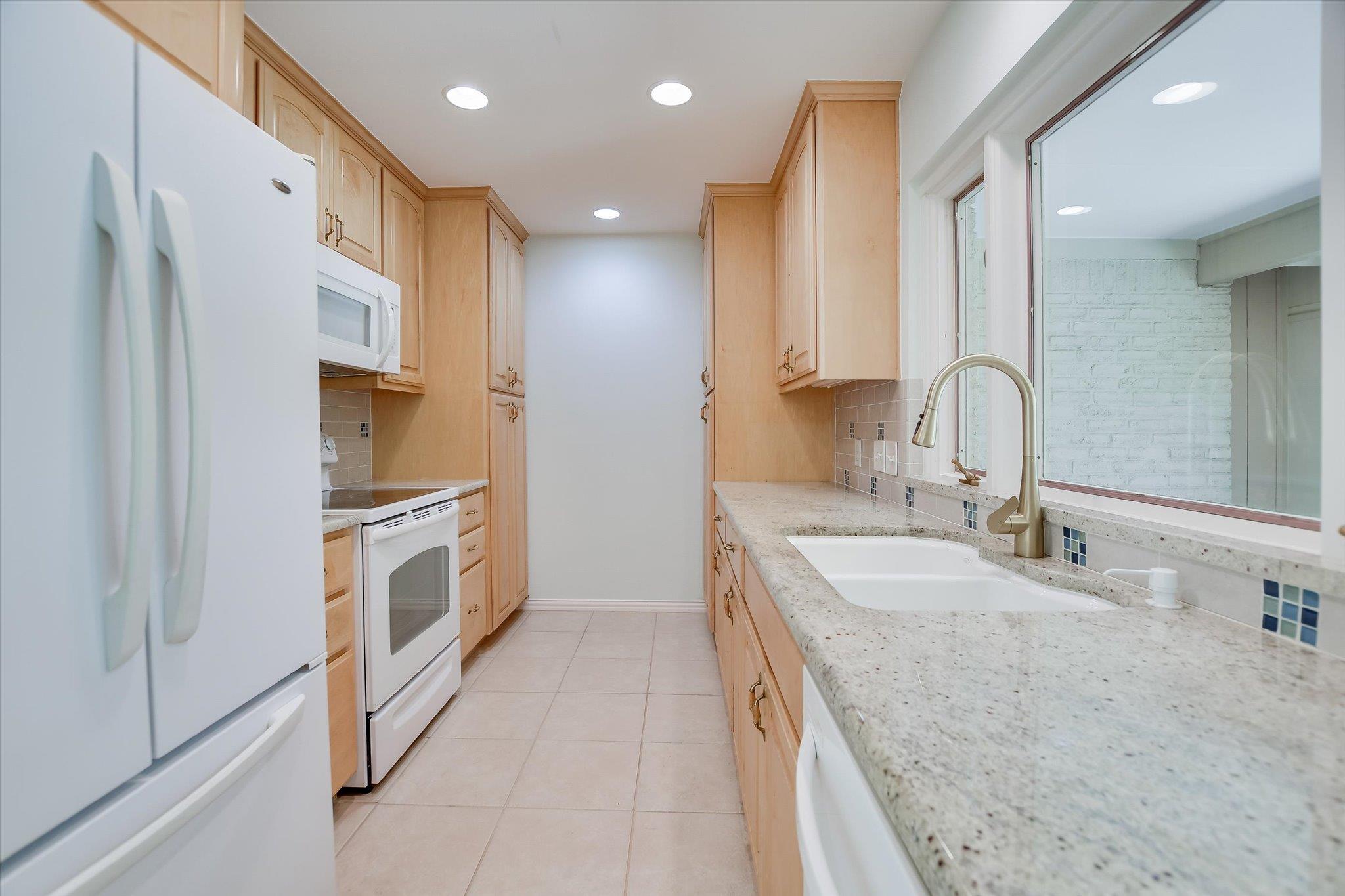 8113 East Ct Property Photo 8