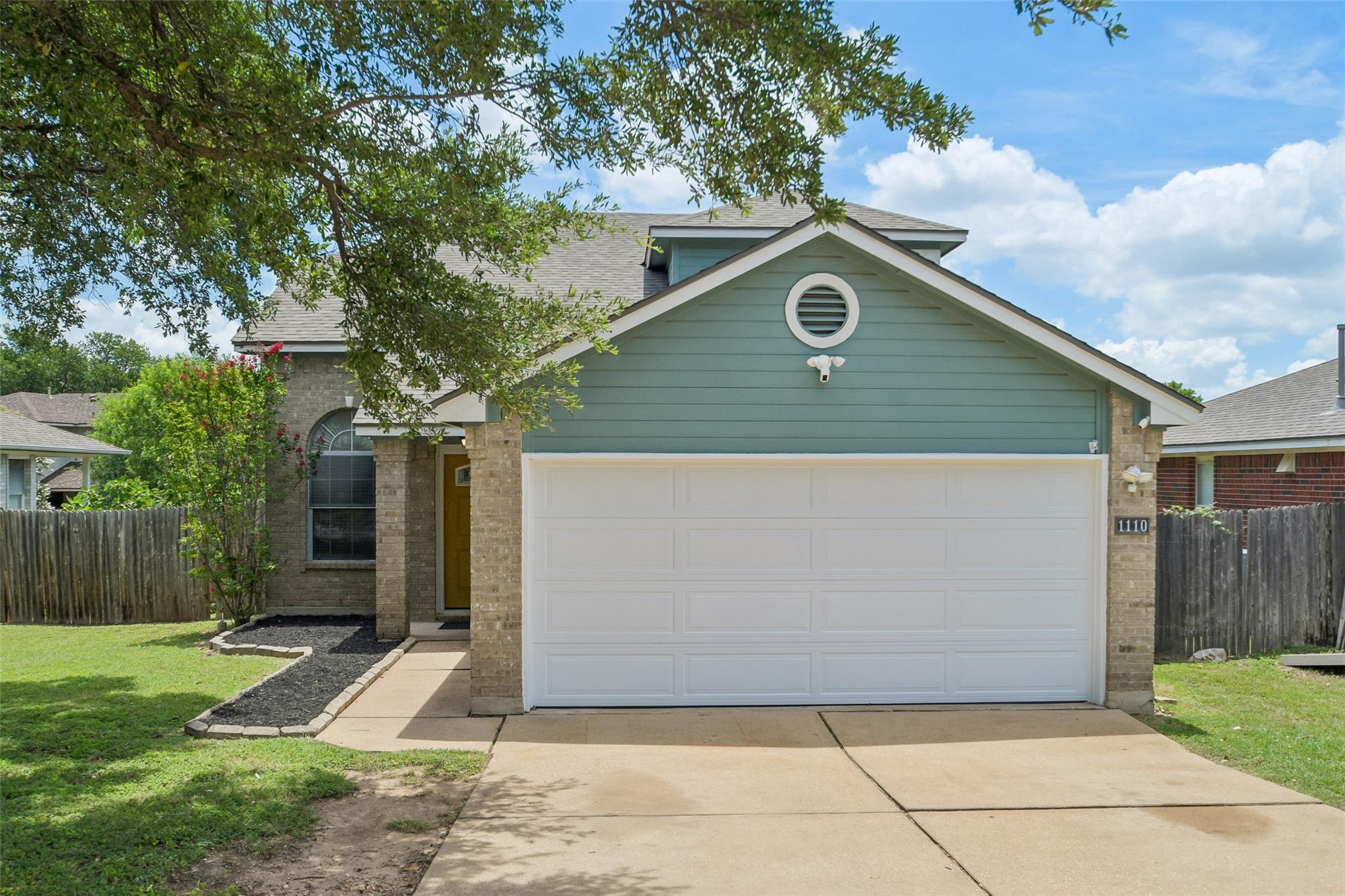 1110 Brashear Ln Property Photo 1