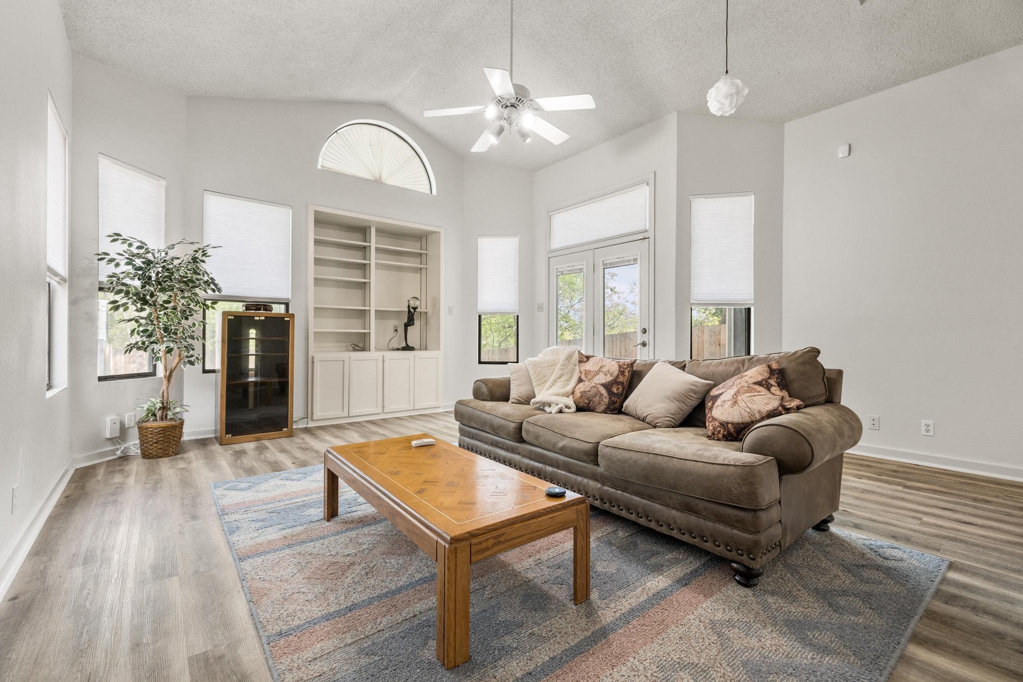 8208 Foxhound Trl Property Photo 6