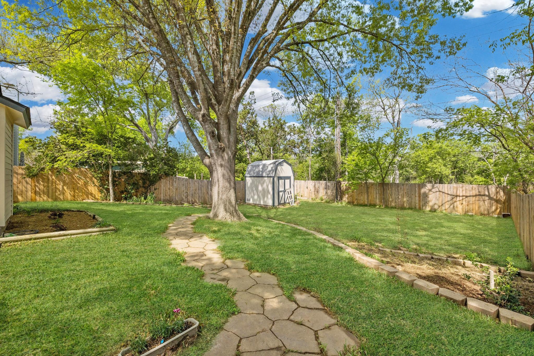 8208 Foxhound Trl Property Photo 27