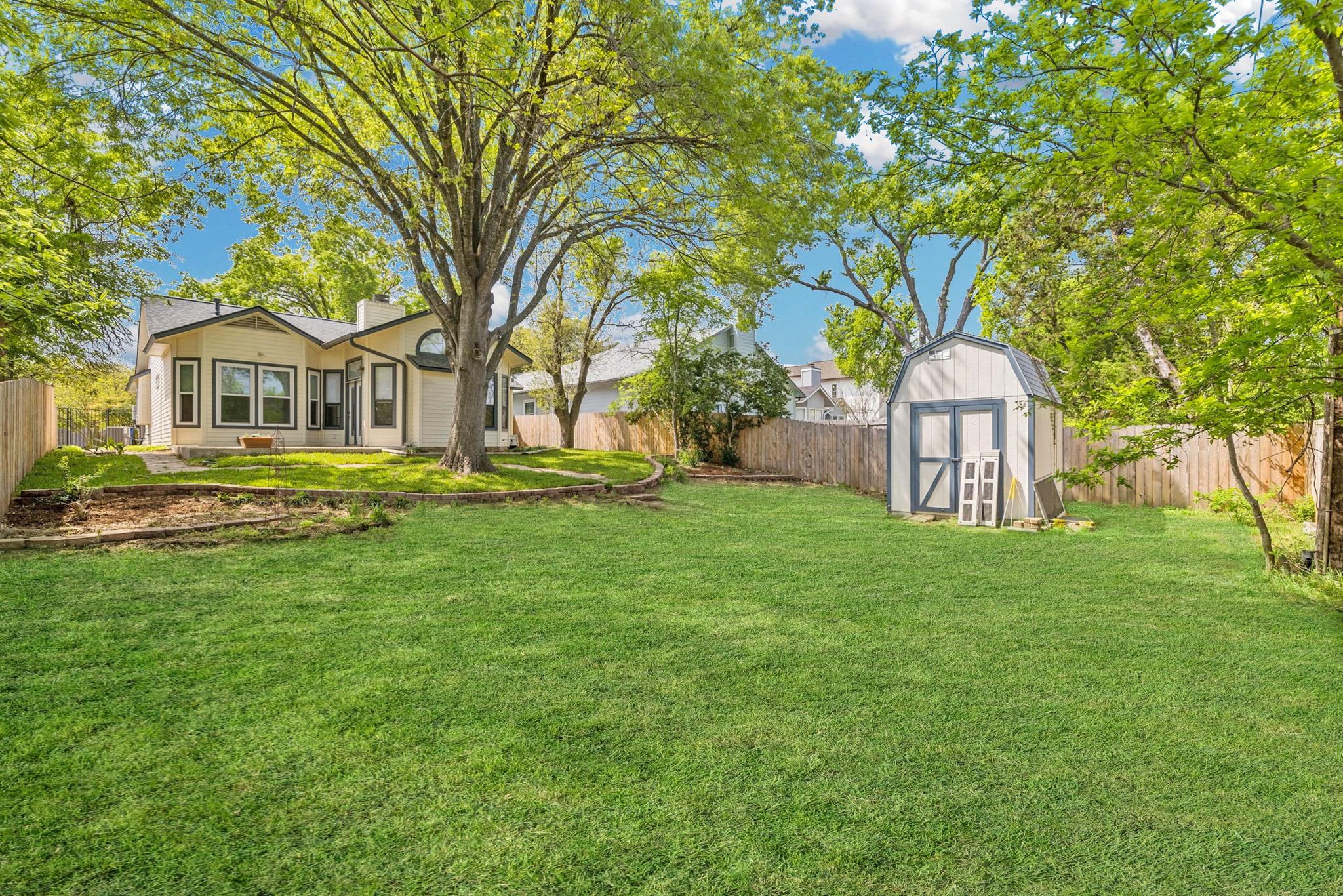 8208 Foxhound Trl Property Photo 29