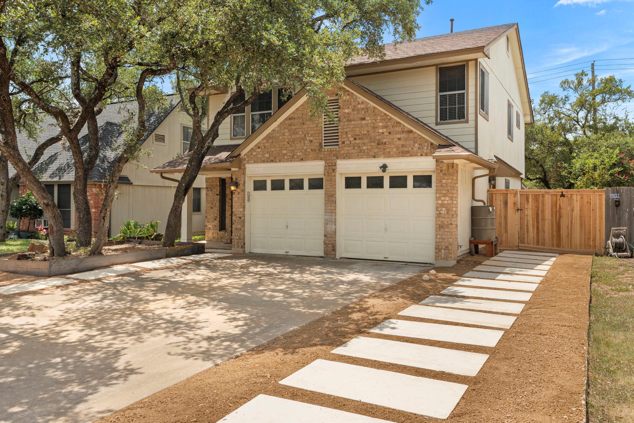 4015 Iriona Bnd Property Photo 2