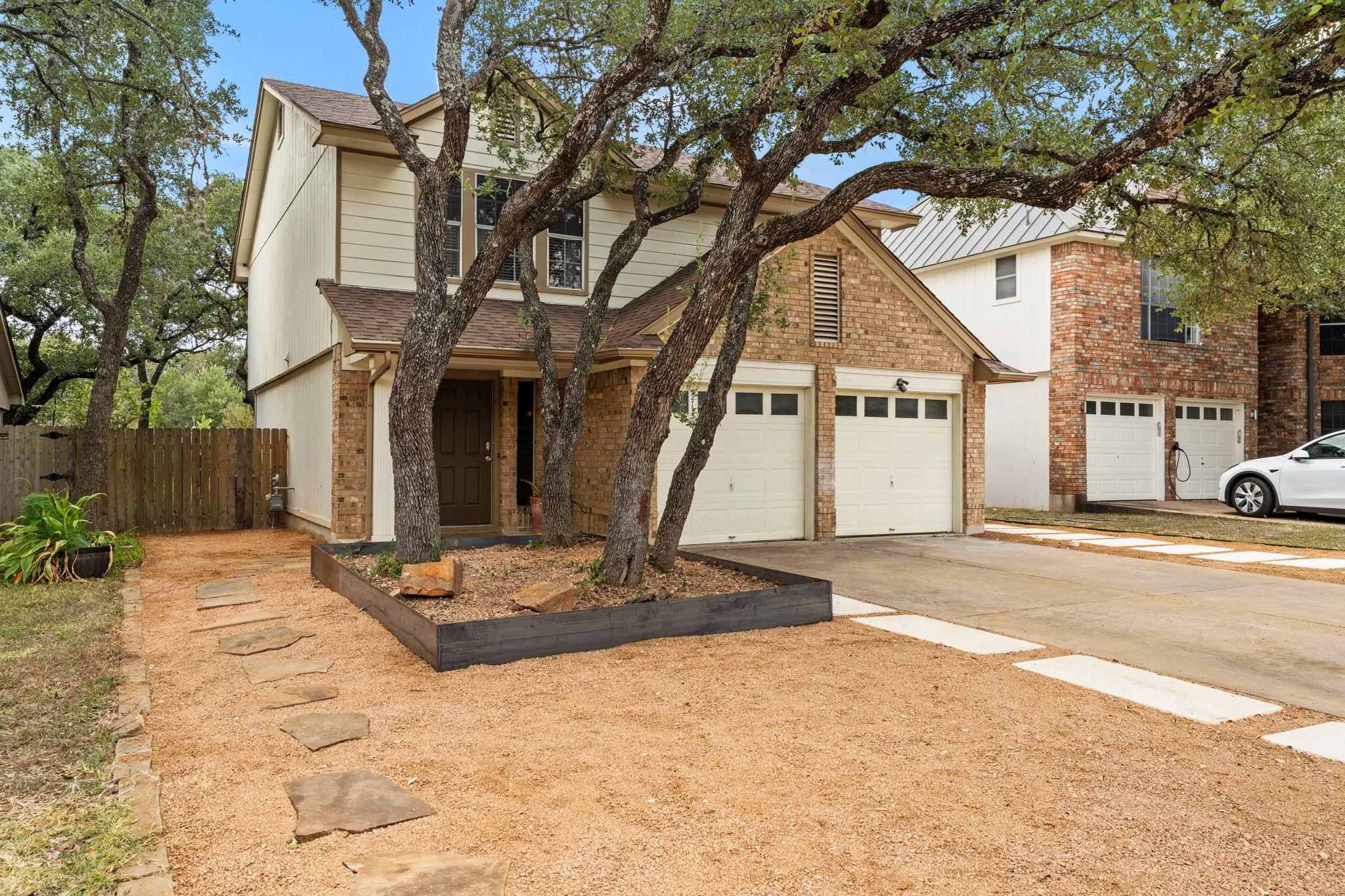 4015 Iriona Bnd Property Photo 3