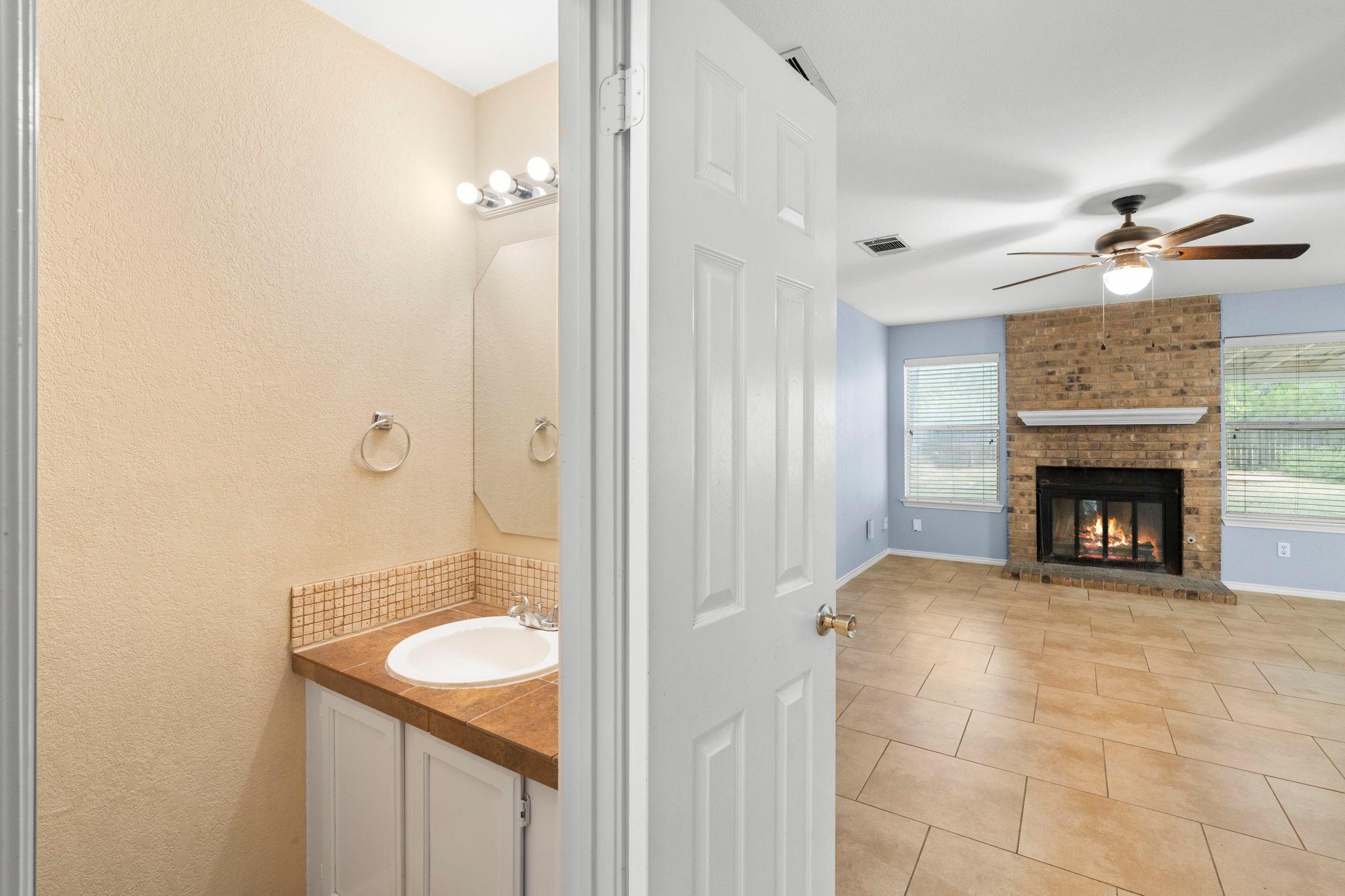 4015 Iriona Bnd Property Photo 6
