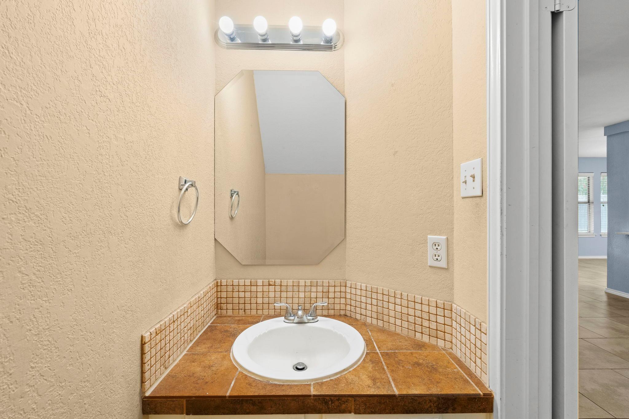 4015 Iriona Bnd Property Photo 7
