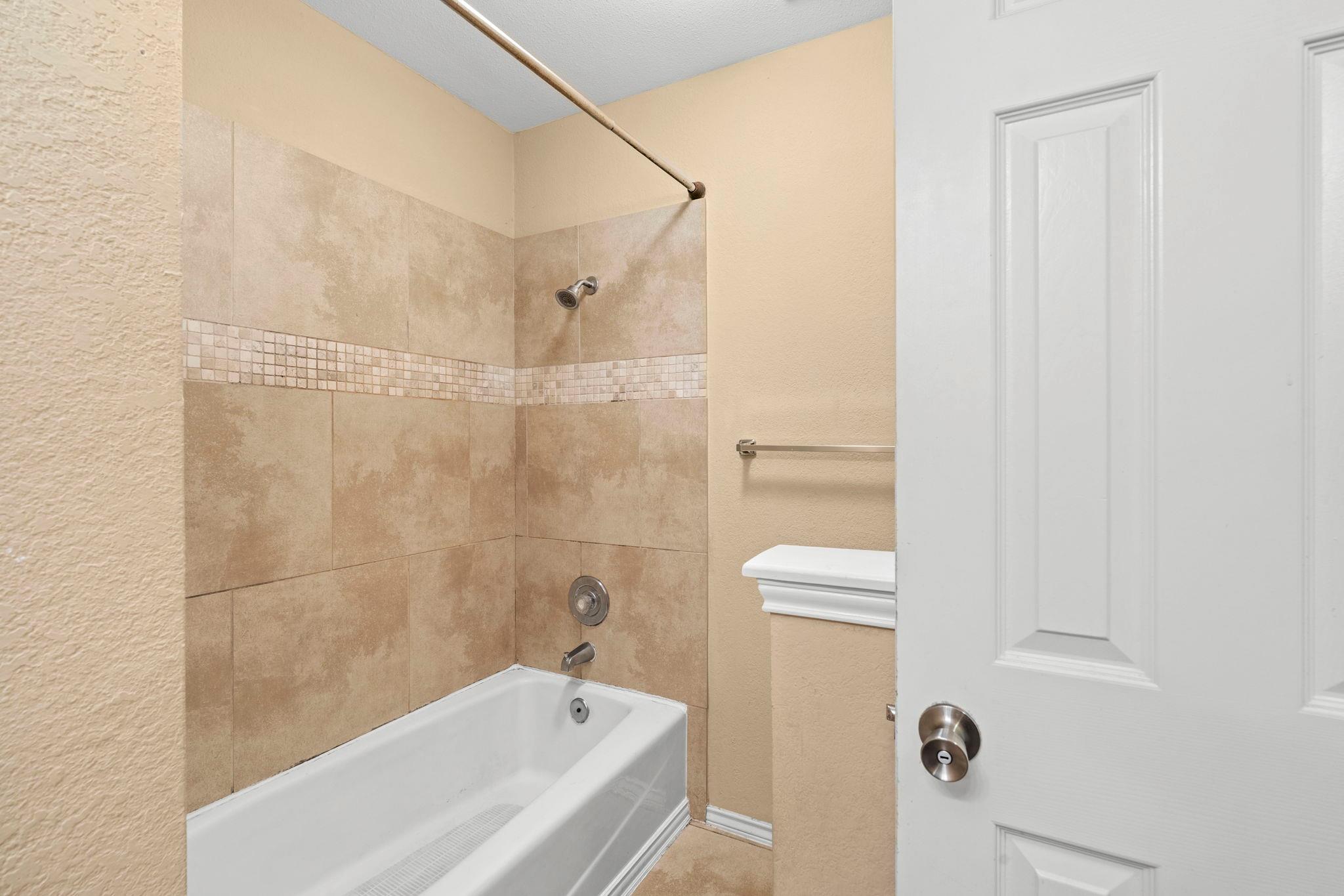 4015 Iriona Bnd Property Photo 28