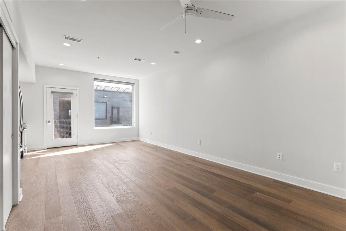 1800 E 4th St #331 Property Photo 4