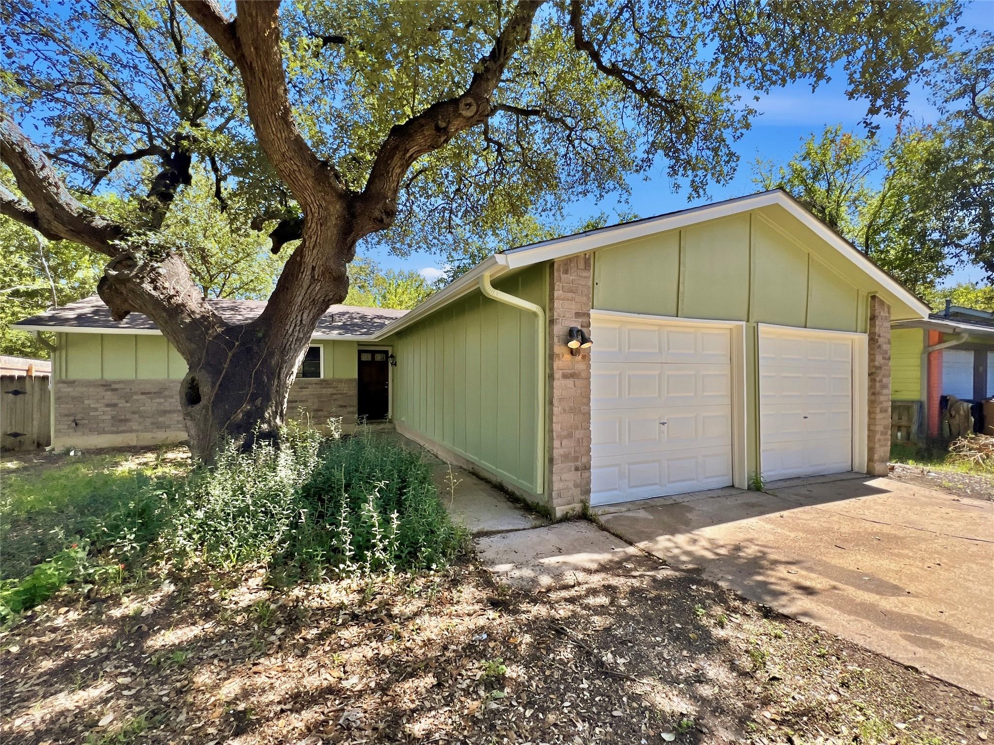 5201 Hedgewood Dr Property Photo 1
