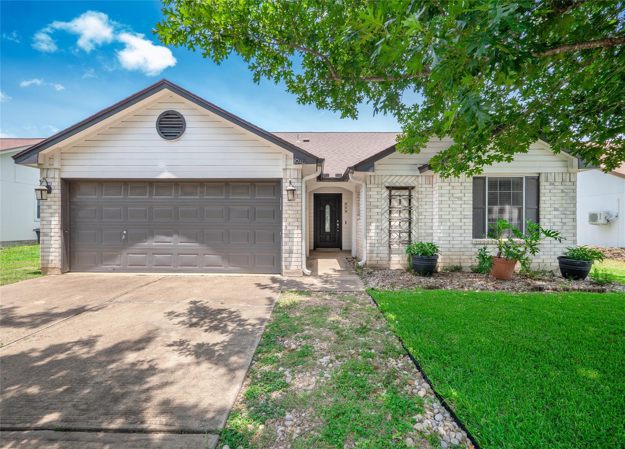 815 Lantana Ln Property Photo 1