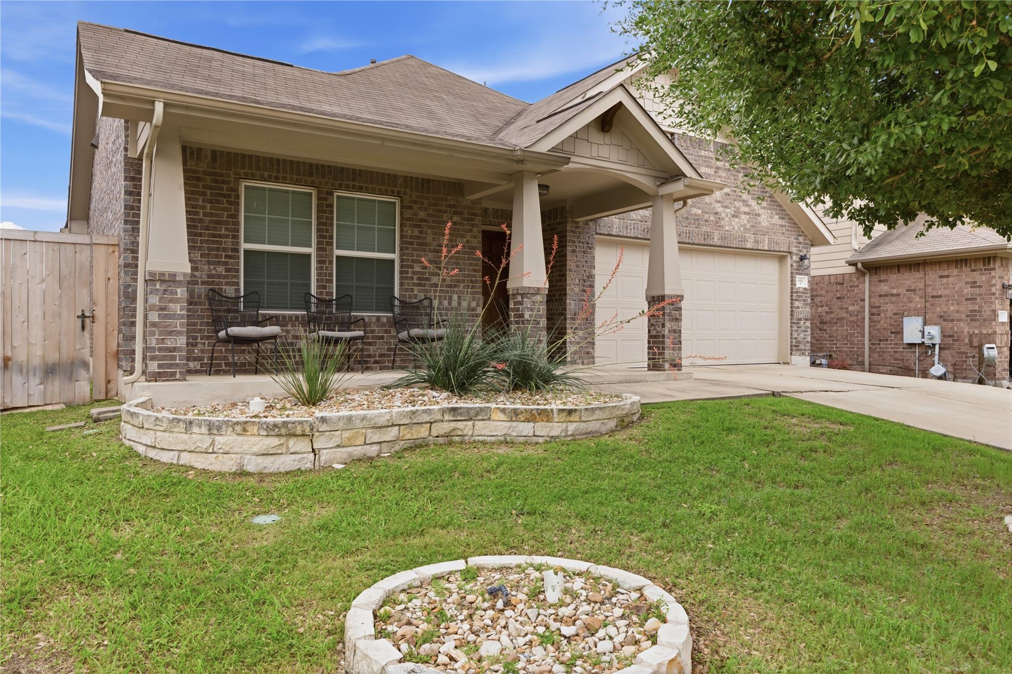 486 Pond View Pass Property Photo 2