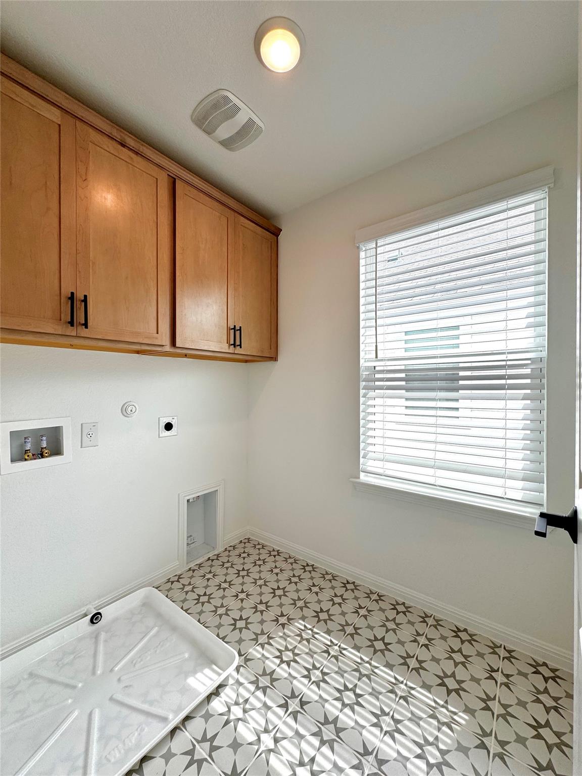 1602 Iberville Dr Property Photo 9