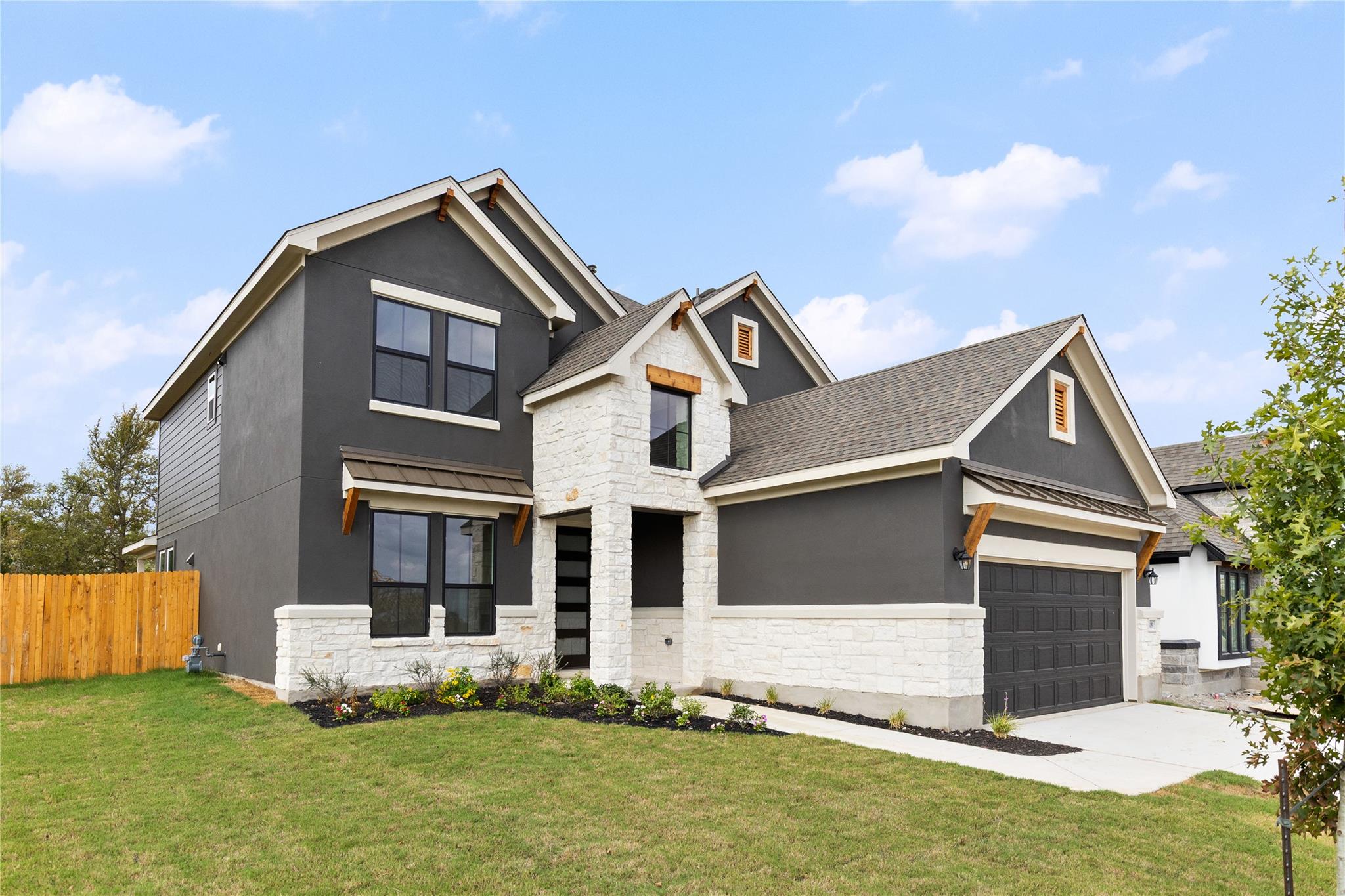 105 Little Tenina Trl Property Photo 2