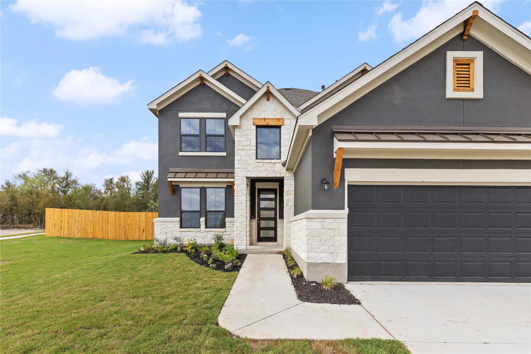 105 Little Tenina Trl Property Photo 4