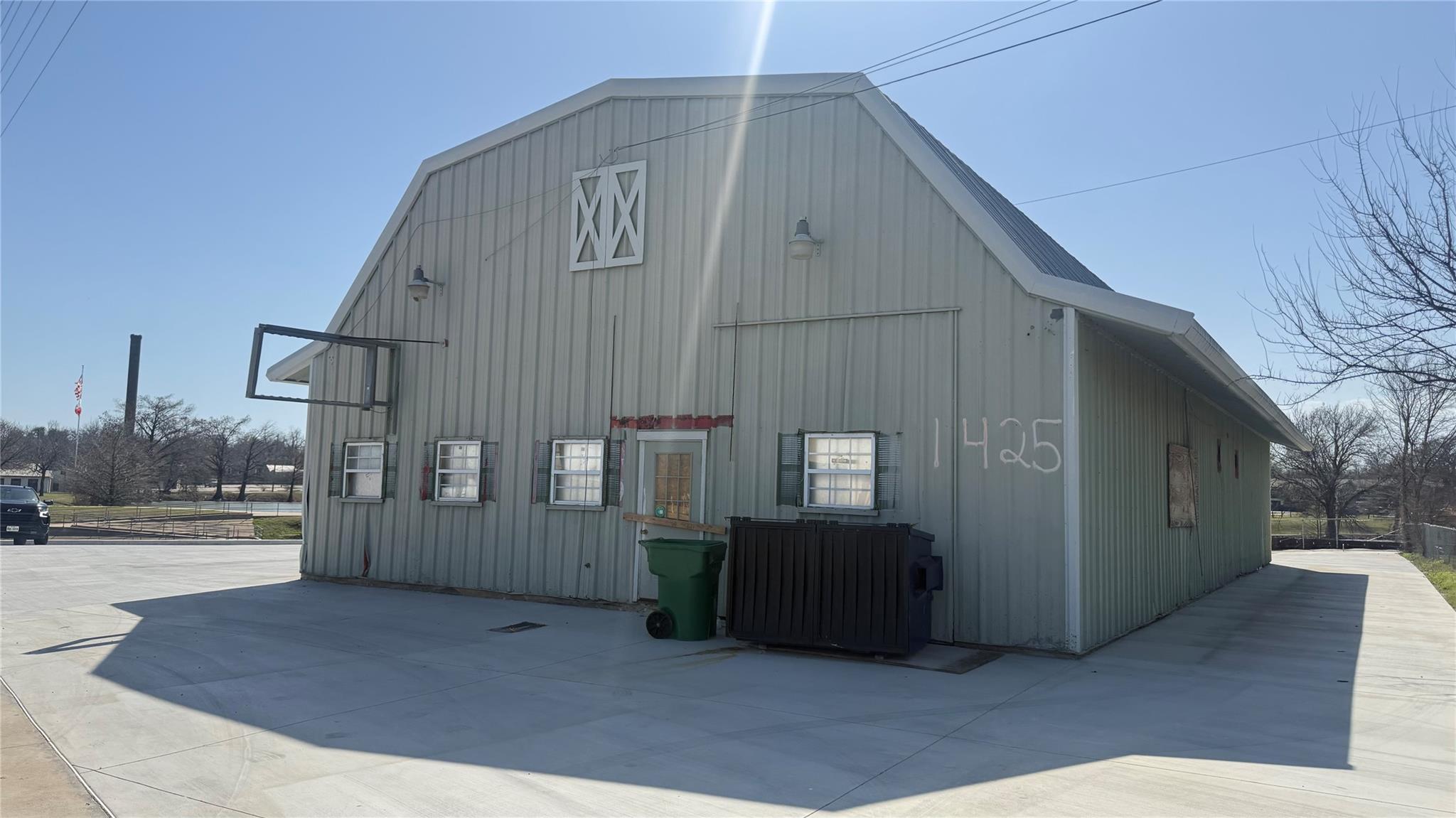 1425 N Main St Property Photo