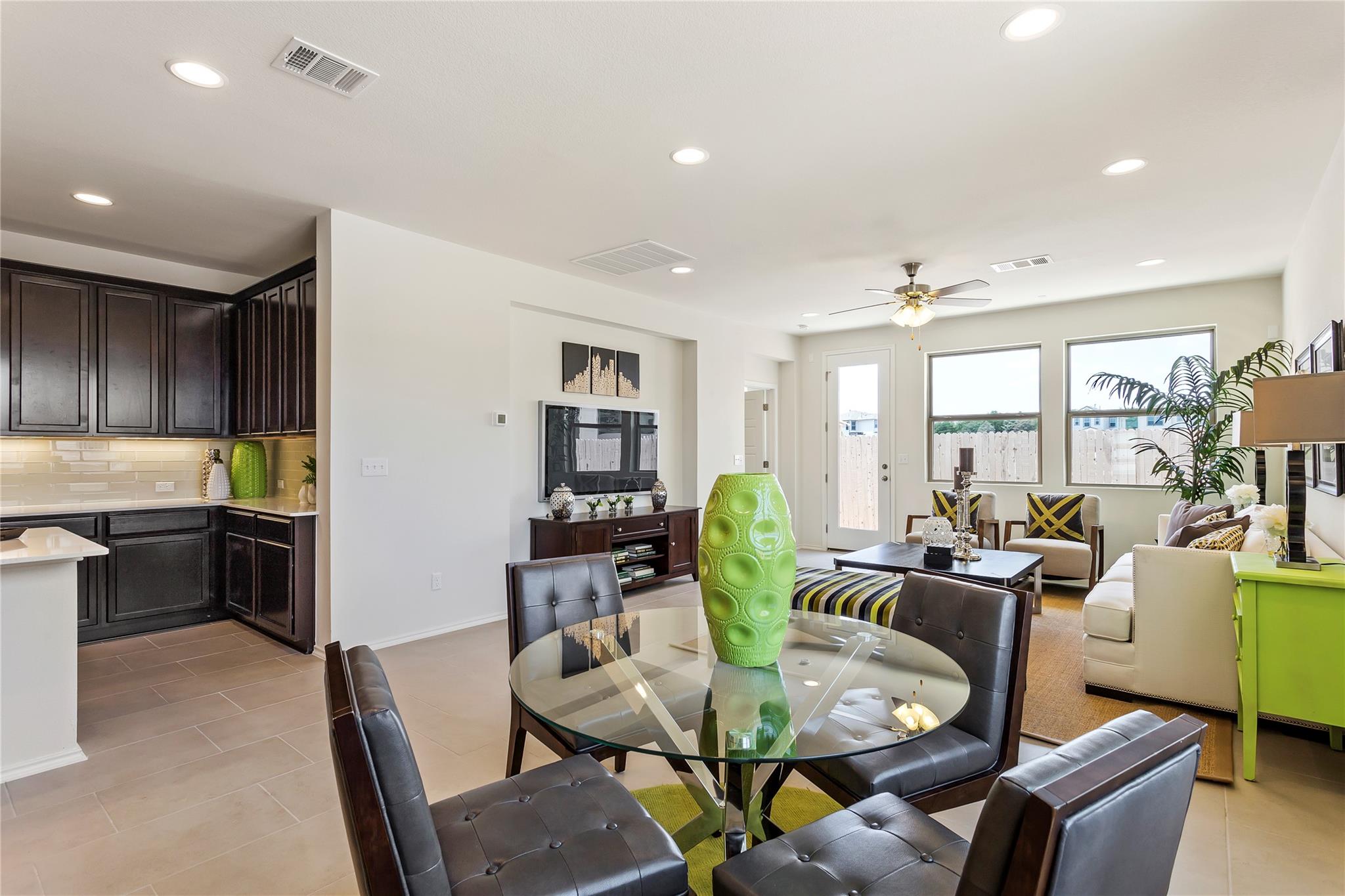 9105 White Coral Dr Property Photo 7