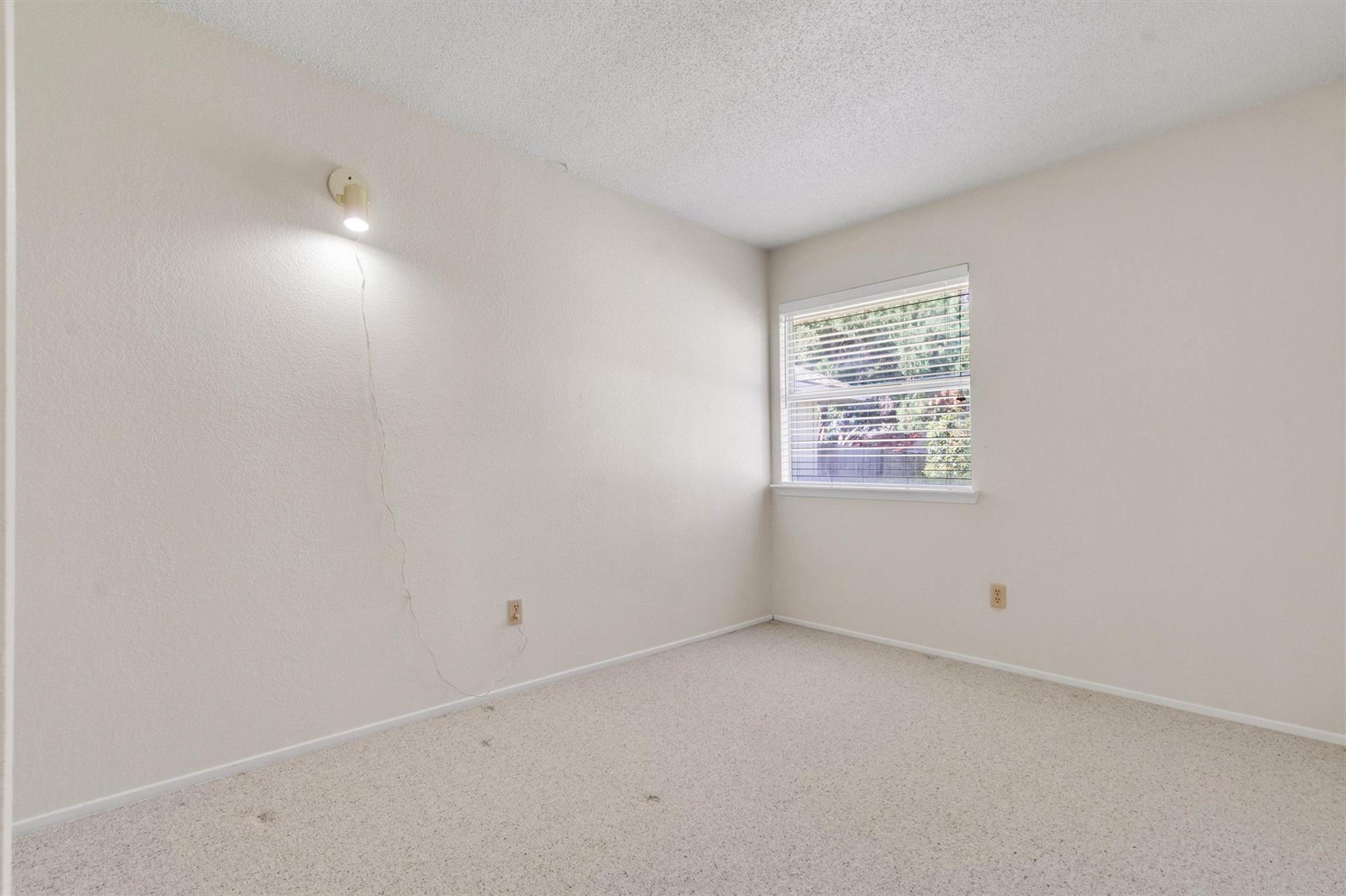 16904 Pocono Dr Property Photo 18