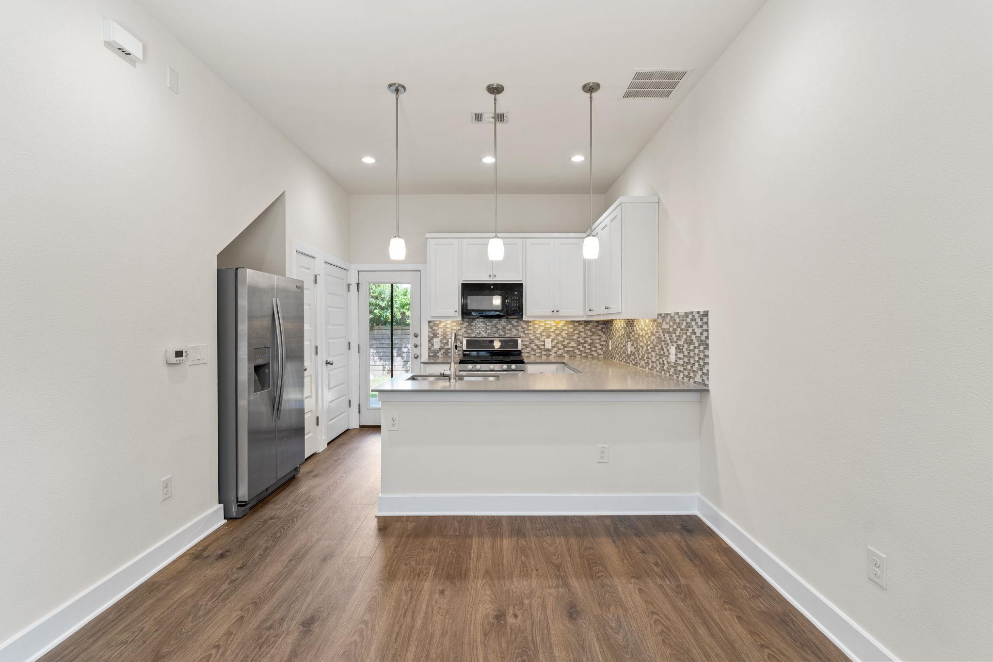 720 Pedernales St #b Property Photo 4