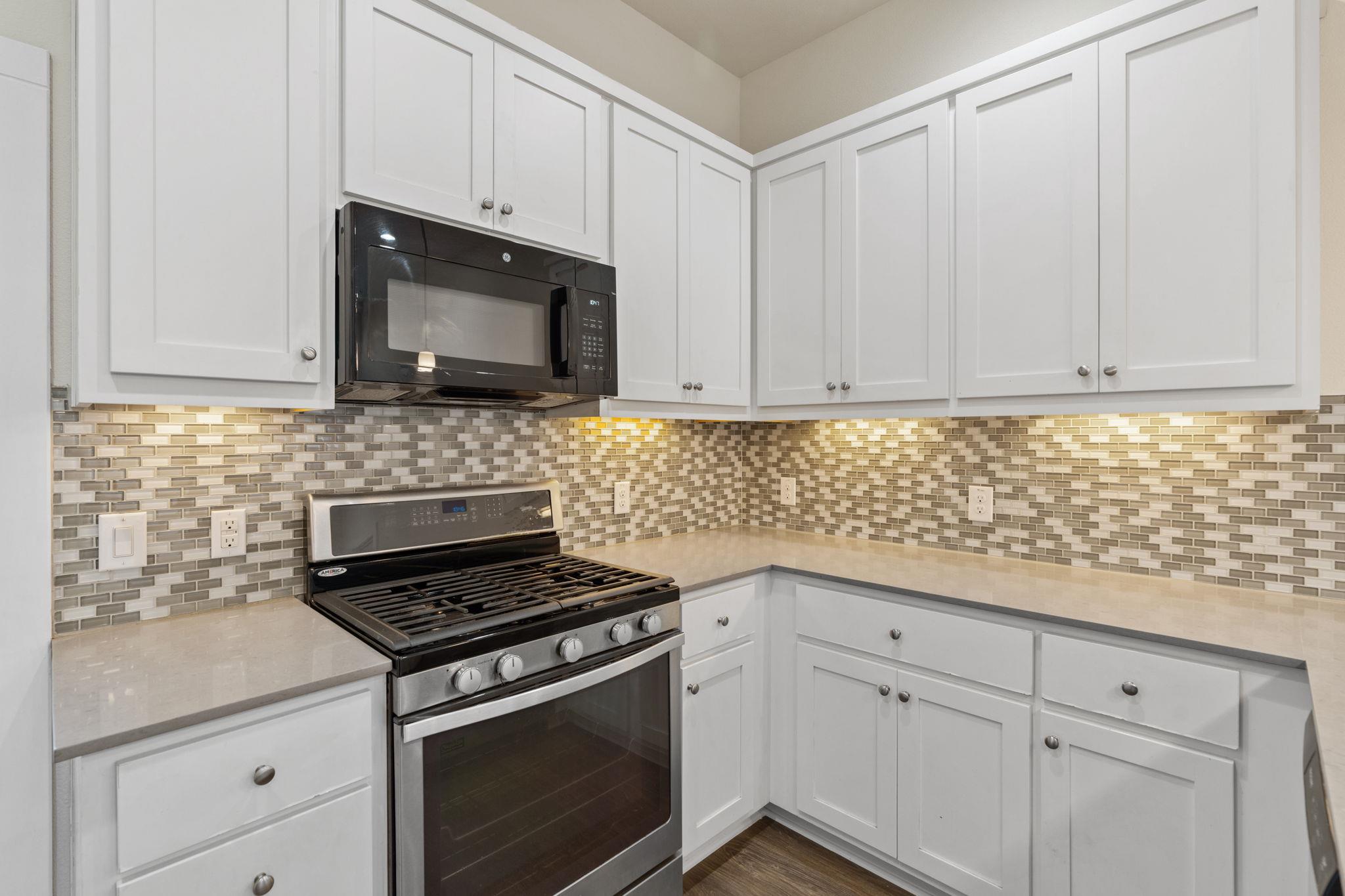 720 Pedernales St #b Property Photo 7