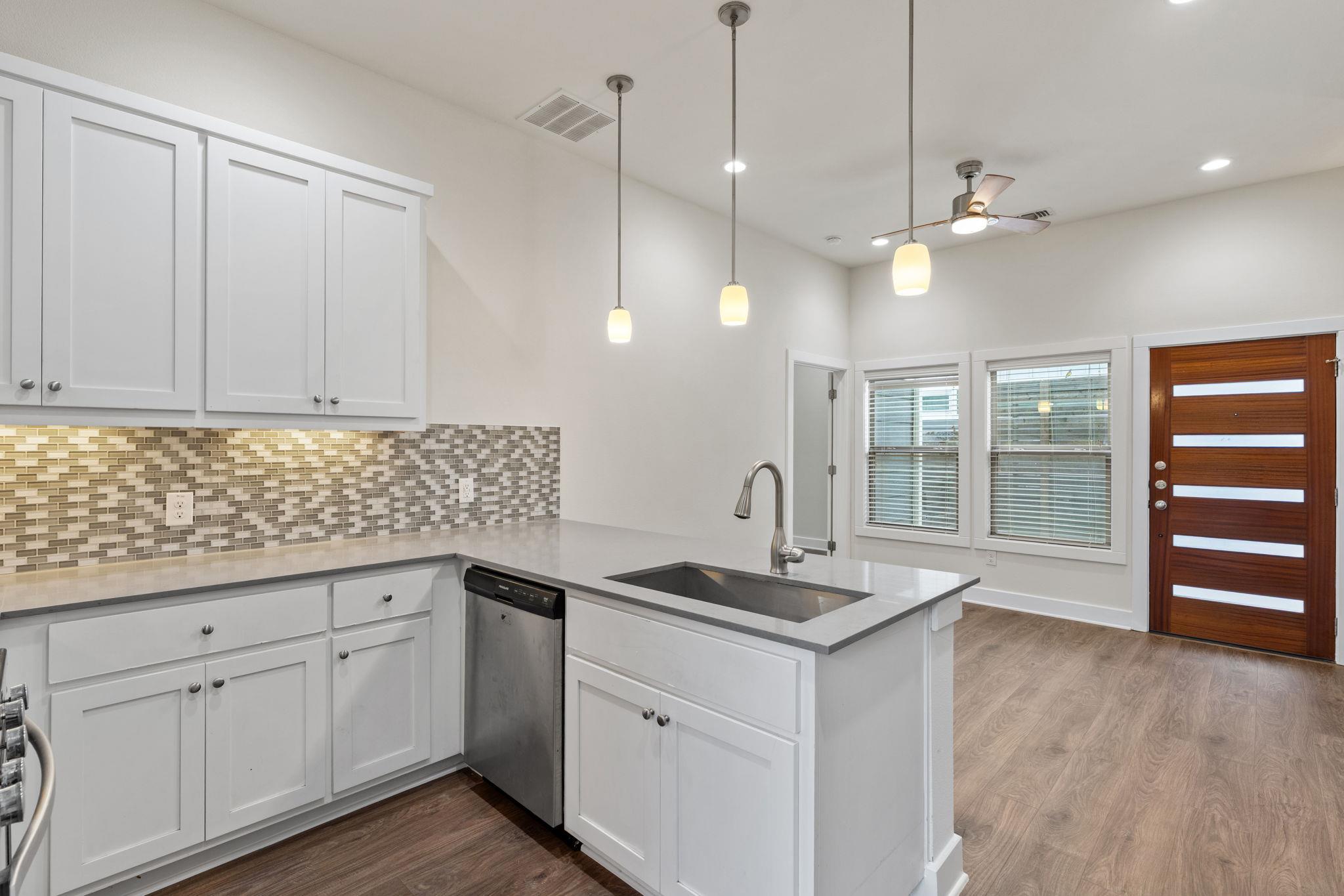 720 Pedernales St #b Property Photo 8