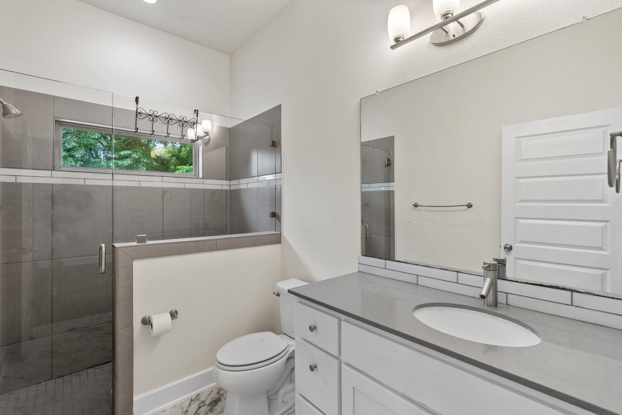 720 Pedernales St #b Property Photo 16