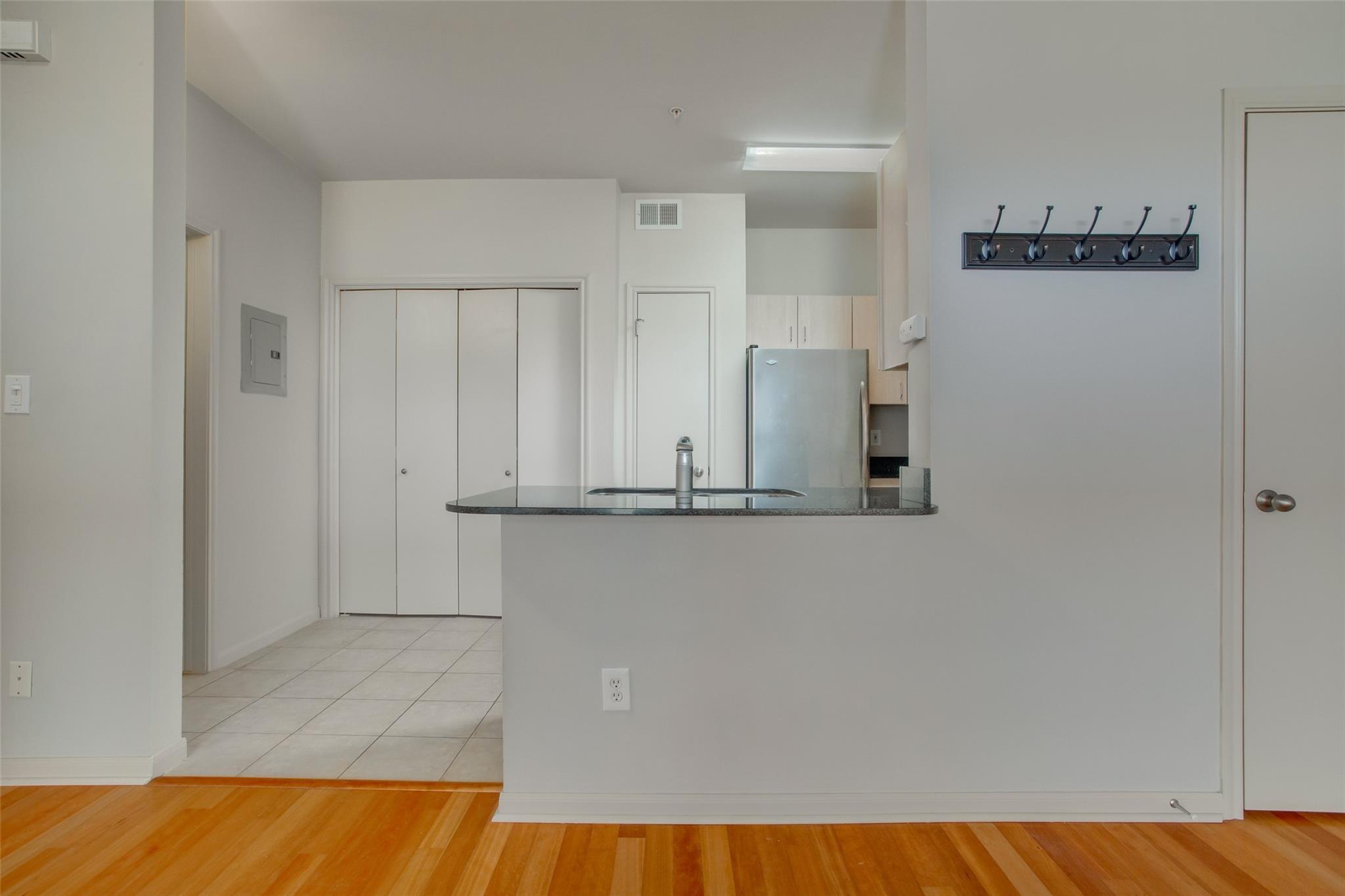 2209 Hancock Dr #27 Property Photo 11