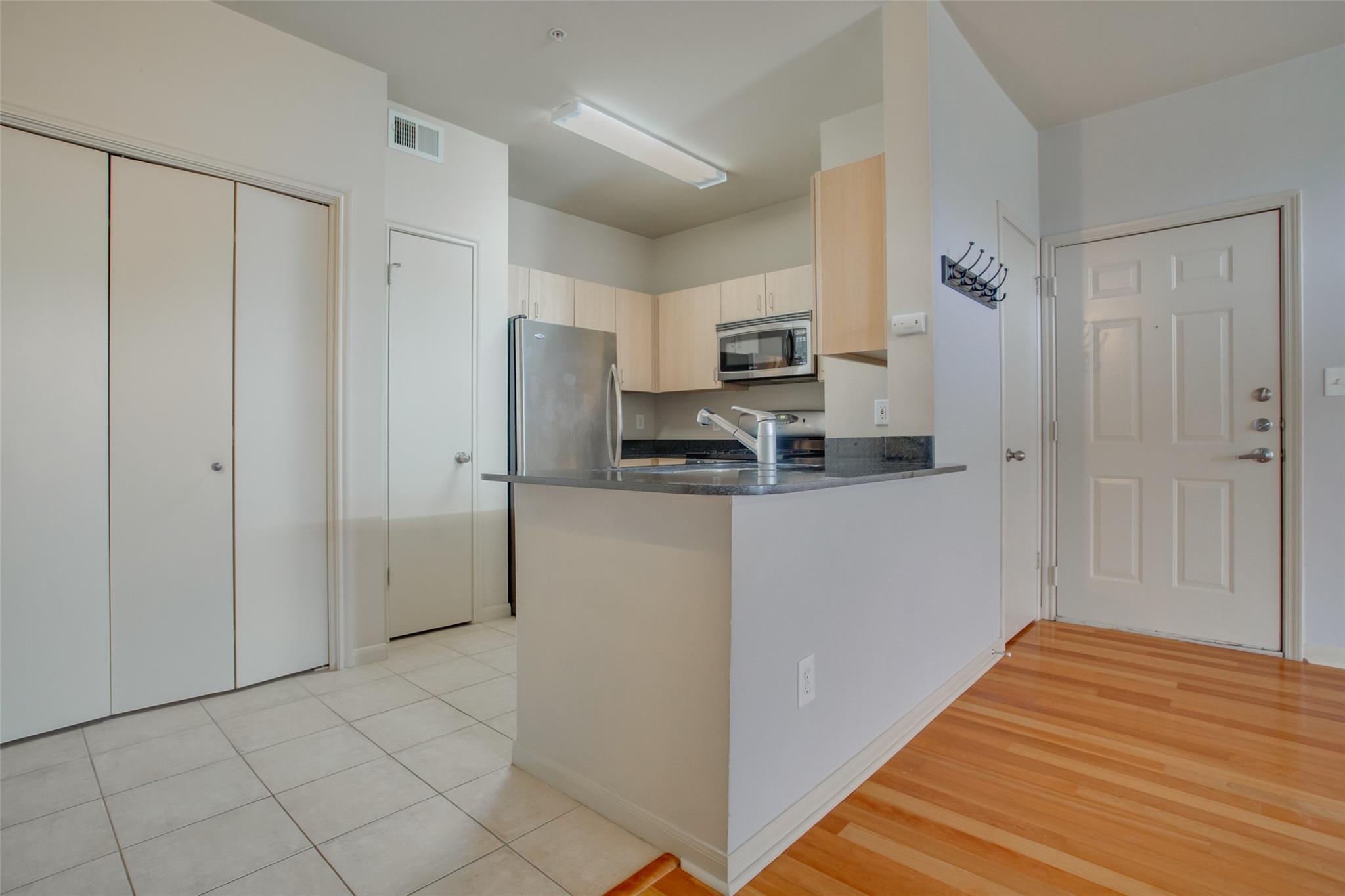 2209 Hancock Dr #27 Property Photo 12