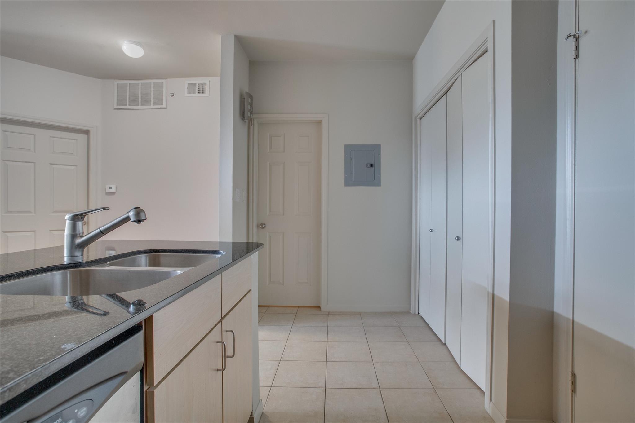 2209 Hancock Dr #27 Property Photo 15