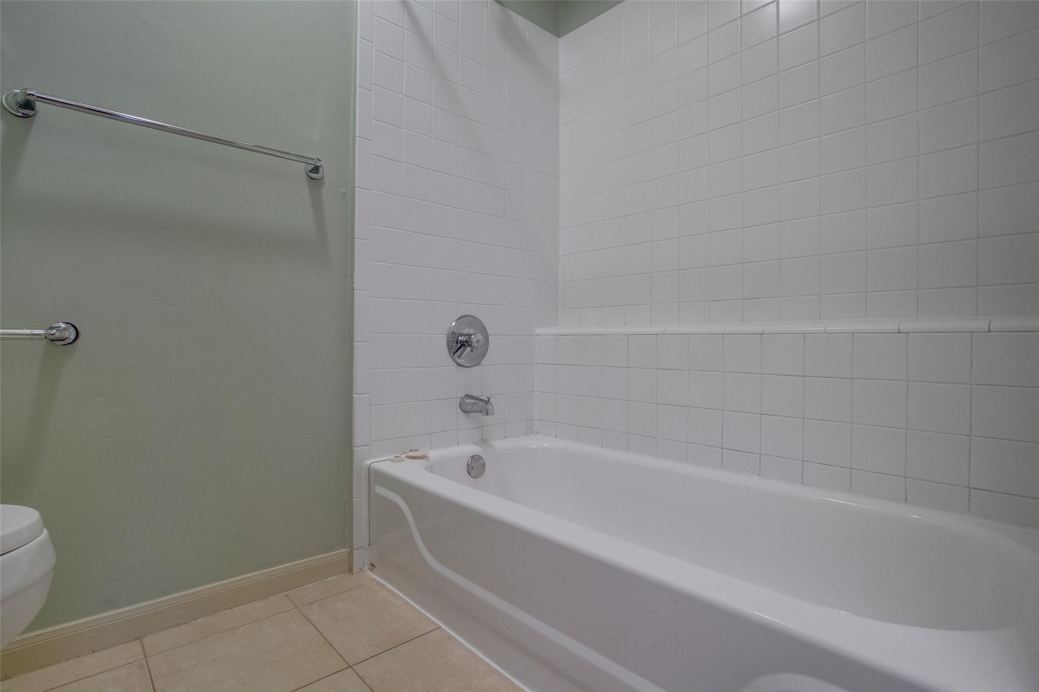 2209 Hancock Dr #27 Property Photo 23