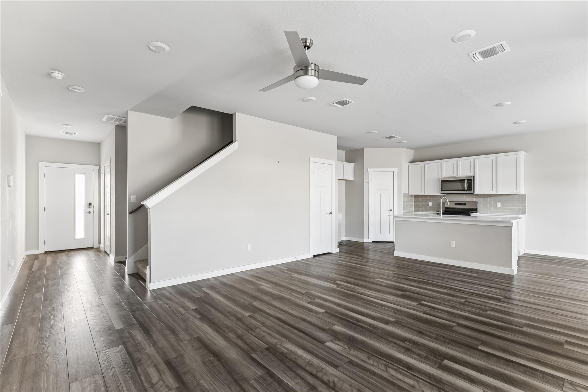 1141 Tipton St Property Photo 4