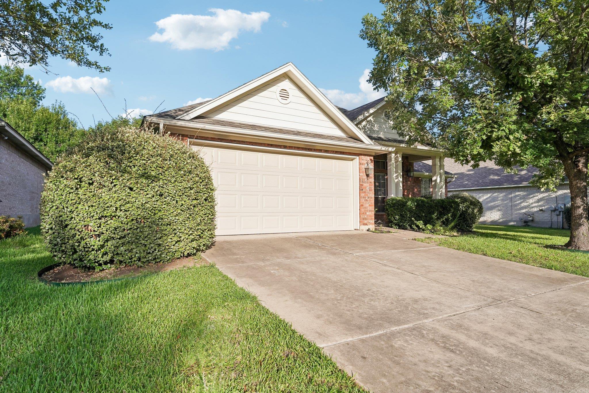 10028 Lisi Anne Dr Property Photo 2