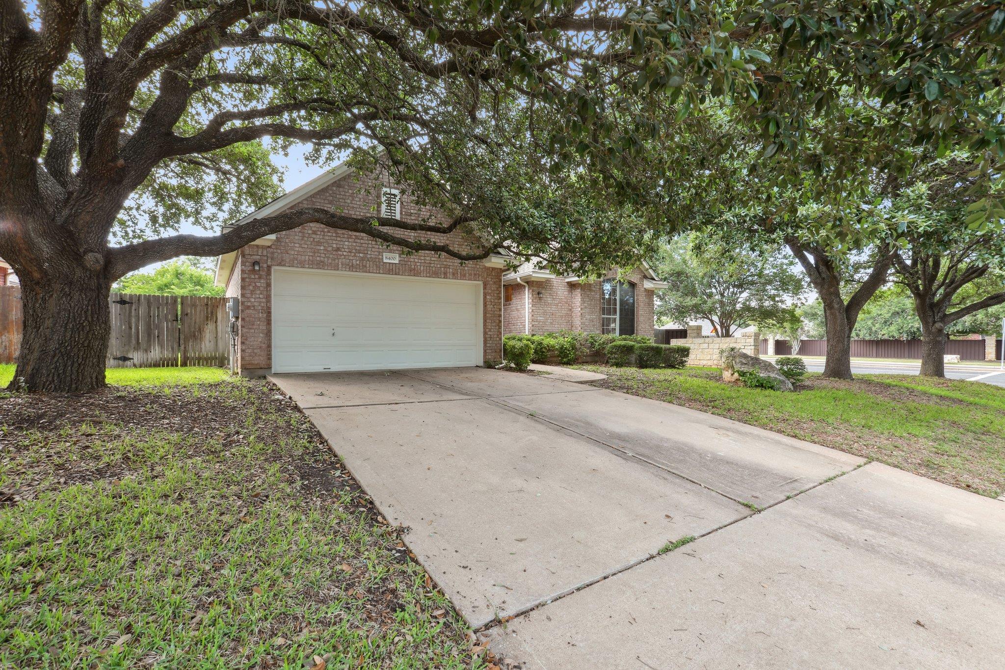 8400 Fern Bluff Ave Property Photo