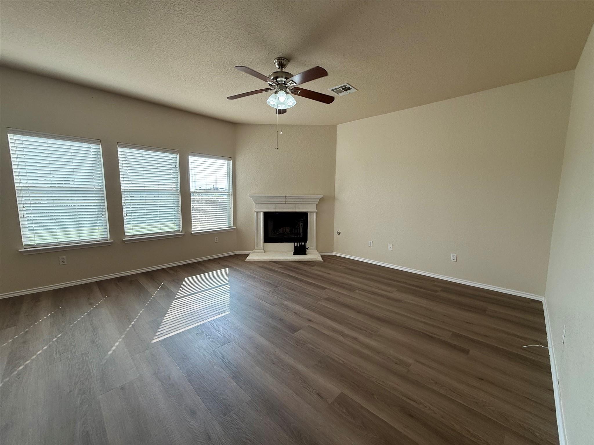 1529 Tonia Loop Property Photo 4