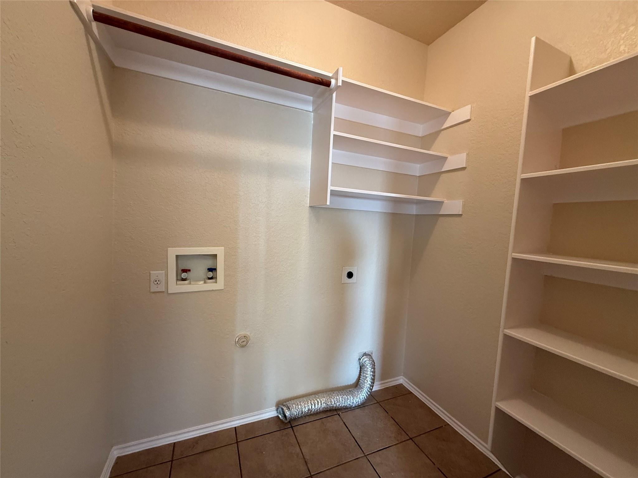 1529 Tonia Loop Property Photo 8