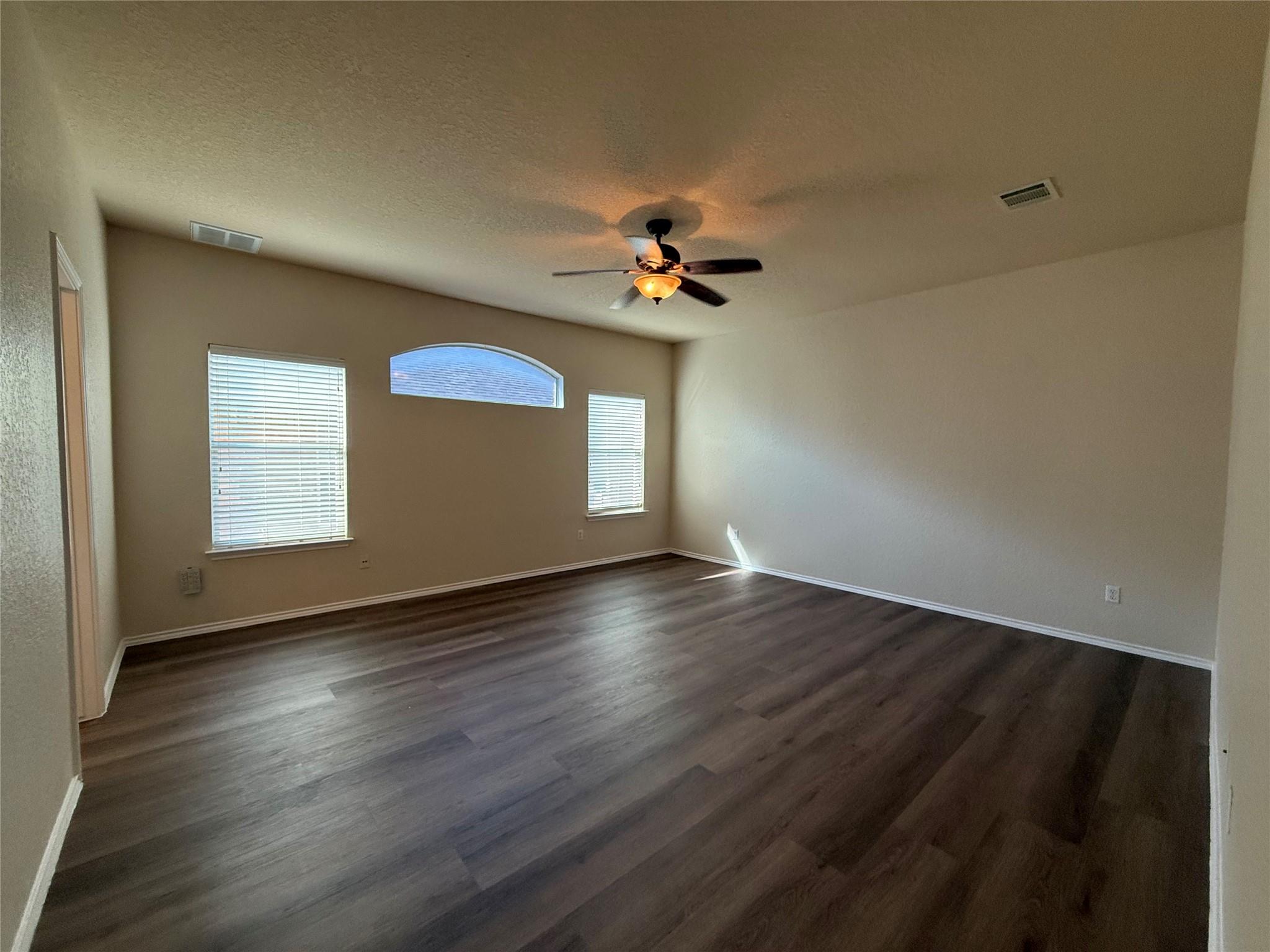1529 Tonia Loop Property Photo 9