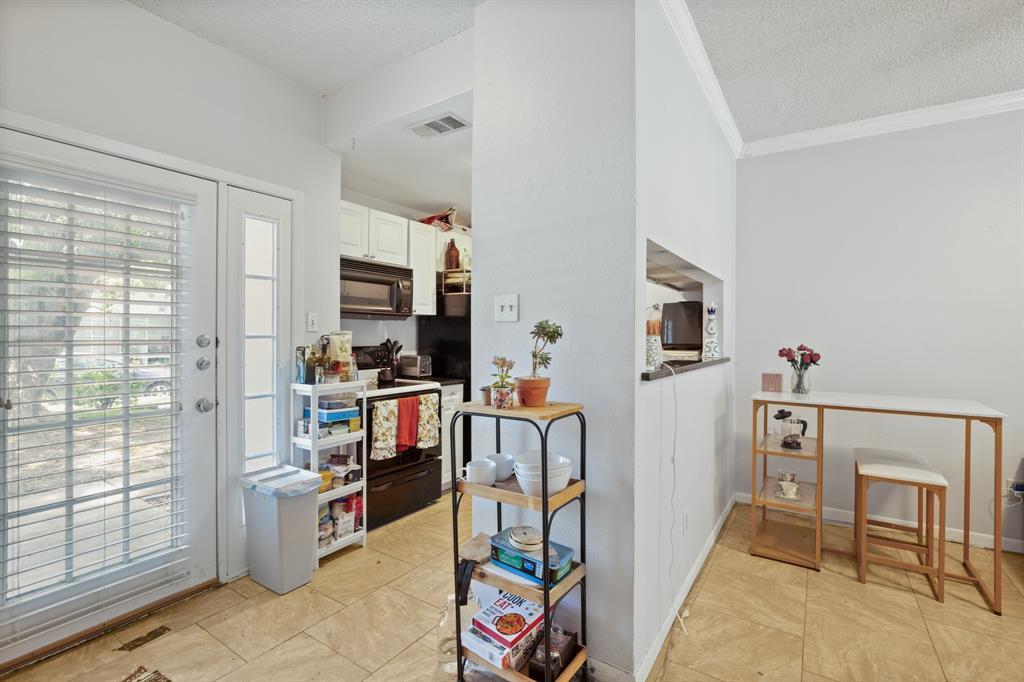 715 22 1/2 St #101 Property Photo 3