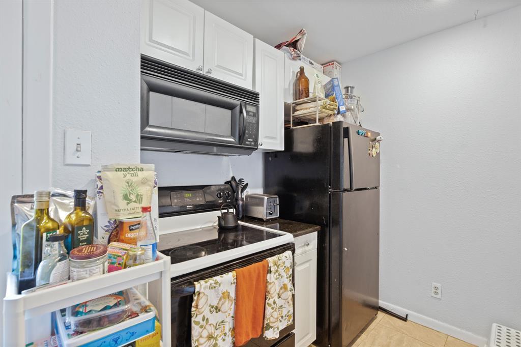 715 22 1/2 St #101 Property Photo 4