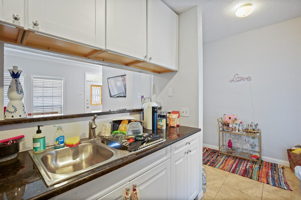 715 22 1/2 St #101 Property Photo 5