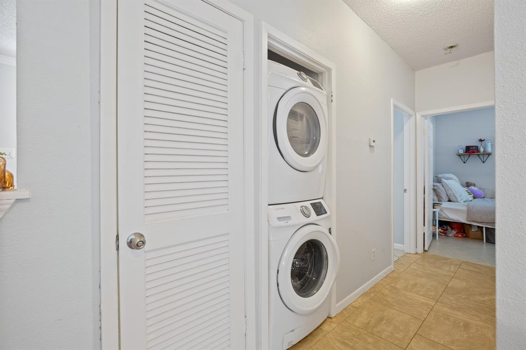 715 22 1/2 St #101 Property Photo 7