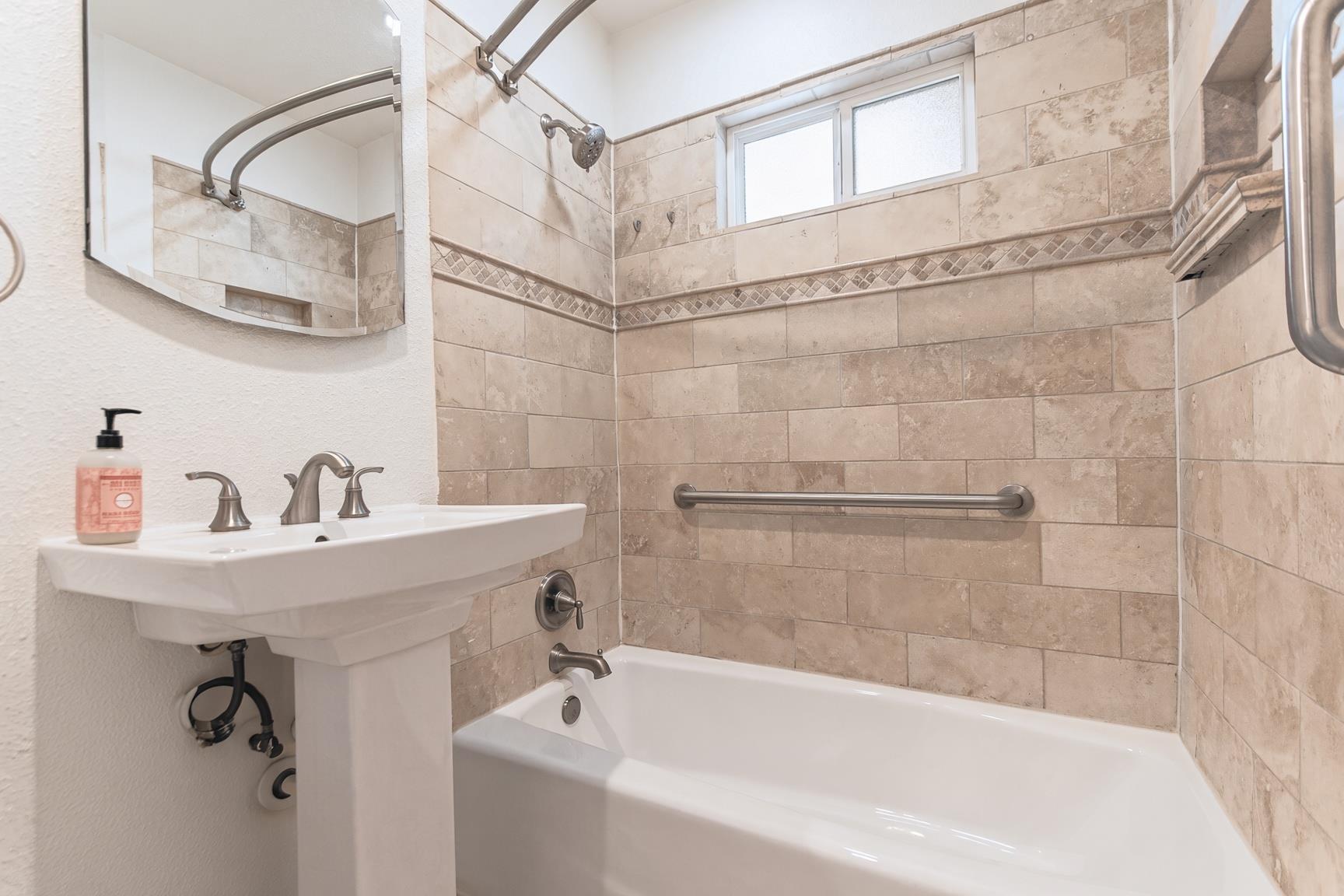 1307 Vine St Property Photo 10