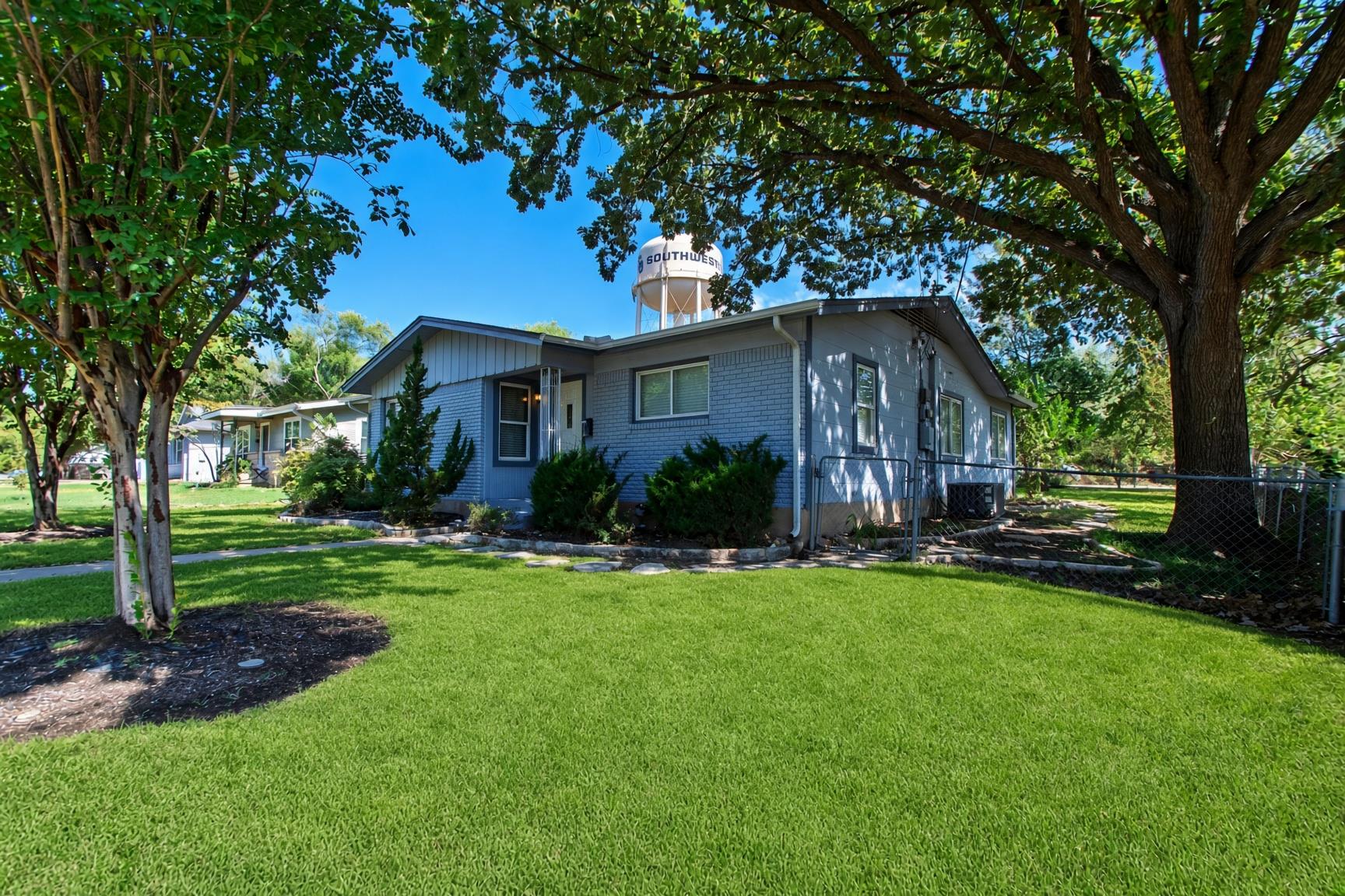 1307 Vine St Property Photo 16