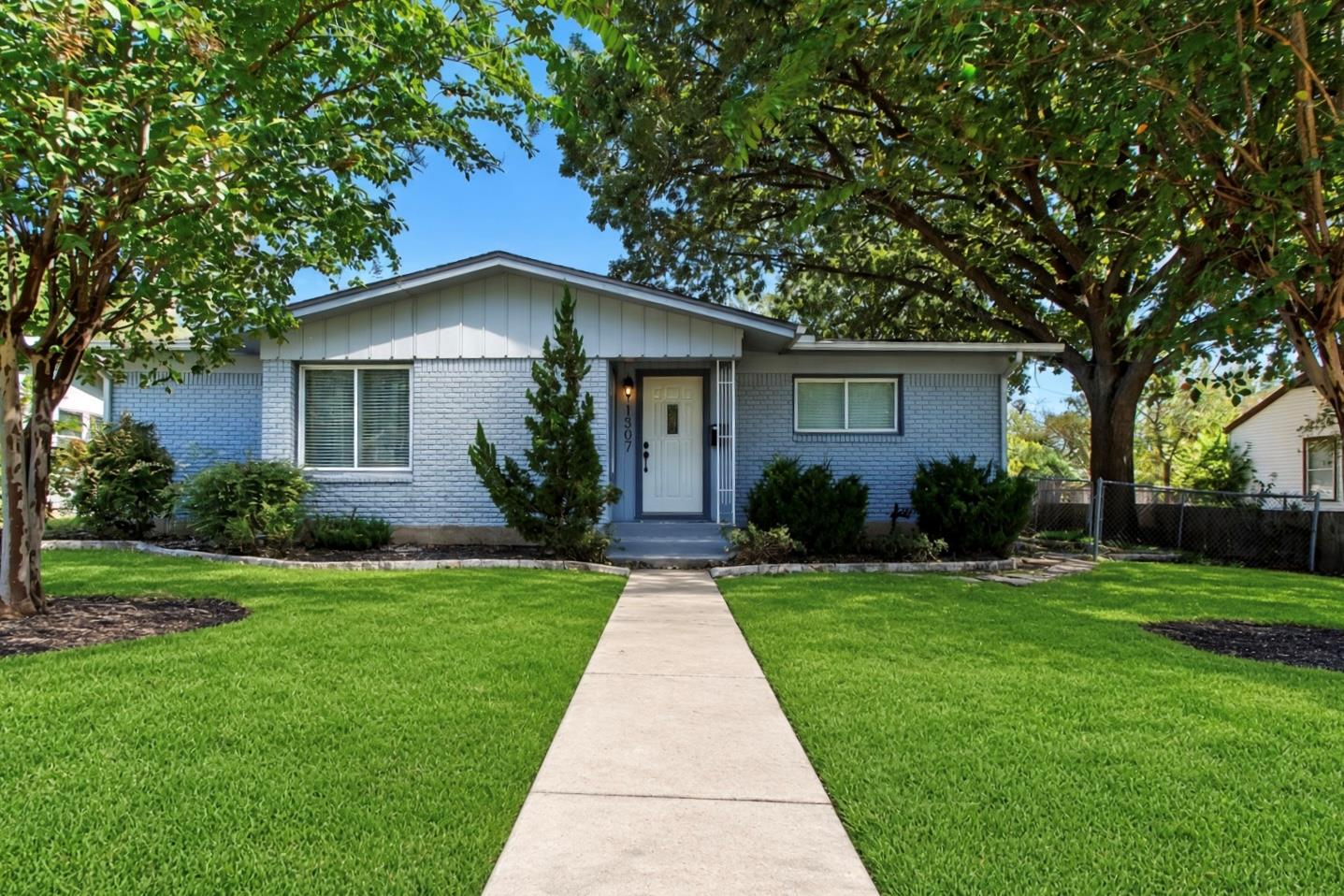 1307 Vine St Property Photo 17