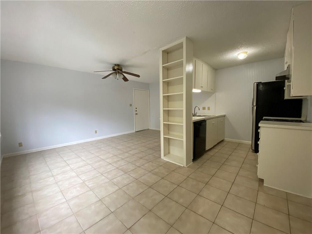 2408 Longview St #107 Property Photo 6